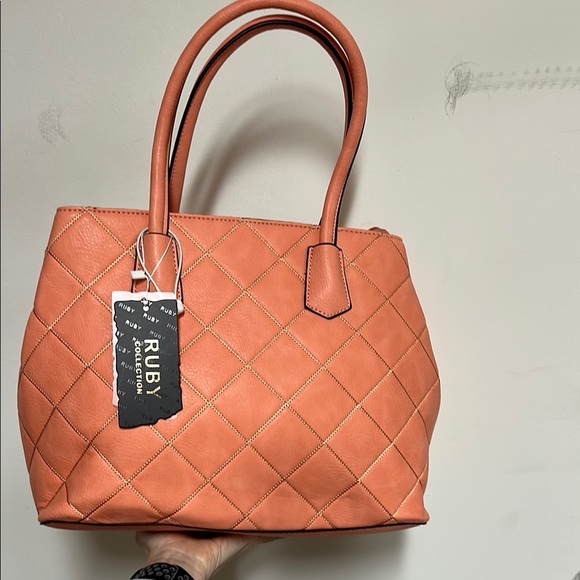 Quilted salmon pink Handbag - Picture 1 of 4